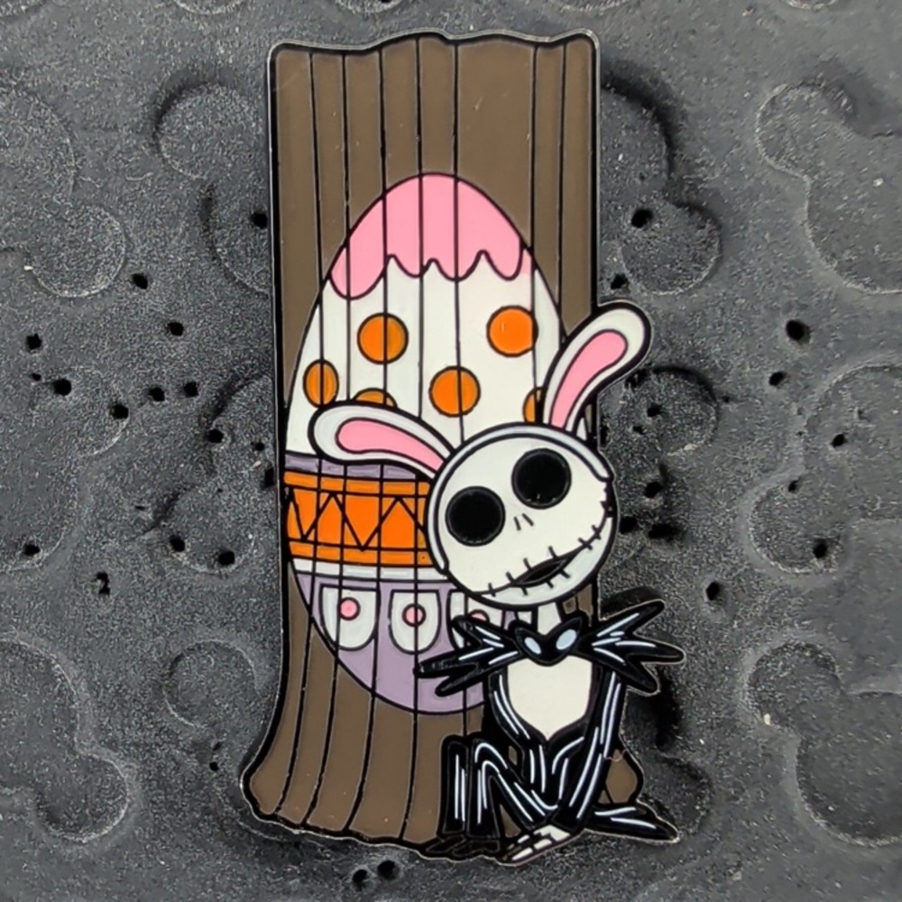 Disney Loungefly Hot Topic Nightmare Before Christmas Holiday Door Easter pin